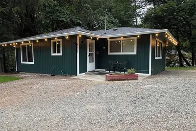 Image de House in Seaside- Elsie’s Humble Haven   Creekside view