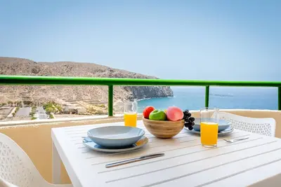 Image de 31 Los Cristianos front de mer, piscine, WiFi gratuit