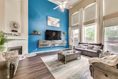 Image de Shop, Play & Explore: Family Home in Allen