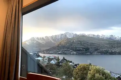 Image de Lakeside Haven With Hot Tub & Log Burner