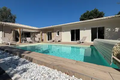 Image de Jolie Villa neuve  climatisée avec piscine  3 chambres 3 salles de bain.