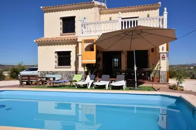 Image de Villa à Villanueva del Trabuco avec jacuzzi