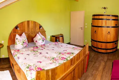 Image de Sleeping in the wine barrel 2, 2 bedrooms, living room/kitchenette, shower/Wc - Fruit dreams Sleeping