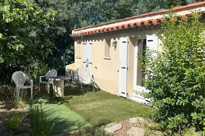 Image de Villa avec piscine avec dépendance proche centre-ville et plage à Sainte Maxime