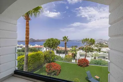 Image de Superbe villa avec piscine privée et vues luxueuses