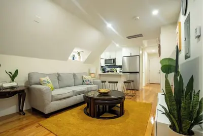 Image de Limited 30% Off 3br Boston Apt with Free Parking, Near Ashmont Red Line - 80/3