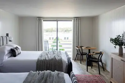 Image de Bluebird Ocean Point Inn| Oceanfront Double Queen | Free Coffee and Tea