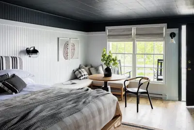 Image de Double Queen w/ Porch | Bluebird Ocean Point Inn | Private Beach Access