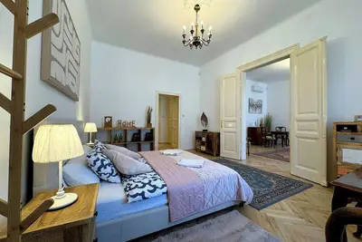 Image de Elegant 2bdr 125m2 Apartment Downtown Budapest
