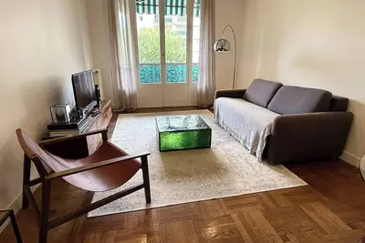 Image de Havre de paix avec terrasse ensoleillée à Nice