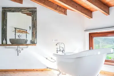 Image de Luxury Eco Design House in Surf Resort