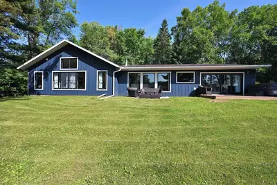 Image de Modern Lakehouse Retreat on Lake Namakagon | Hot Tub Open Year-Round