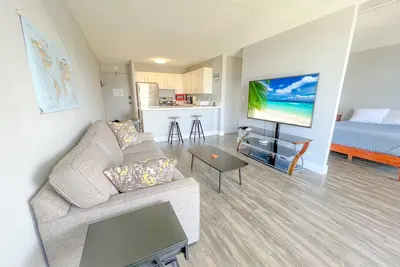 Image de Aloha Living at Waikiki Lanais | Pool + Gym
