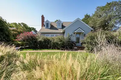 Image de 362 Pilottown Road - close to downtown Lewes with fishing dock on the canal!