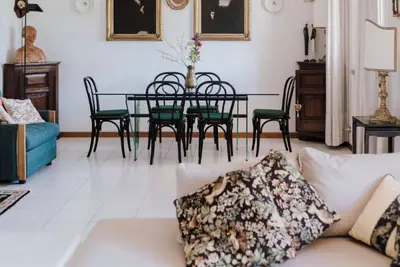 Image de Beautiful villa with garden between the mountains and the sea