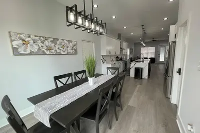 Modern 4br/5ba Downtown Indpls