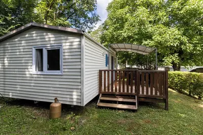 Image de Mobile Home 'Le Chene' avec piscine partagée, terrasse privée et jardin privé