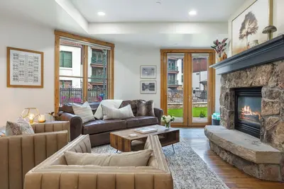 Image de 2br Villa Montane 118, w/ outdoor pool, hot tub, fitness center, theatre room