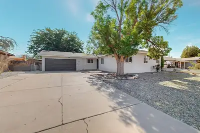 Image de Charming 4bd/2ba near Uptown Abq, Garage, Dogs