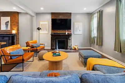 Image de Cozy 4bd - Central Location w/ Bbq & Patio Space