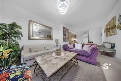 Image de Chic 2-Bd Downtown Condo with City & Water Views