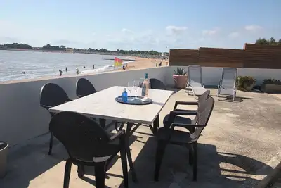 Image de Maison bord de mer, face à l'océan.