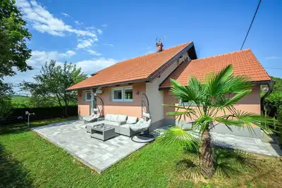 Image de Maison confortable de 2 chambres à Duga.