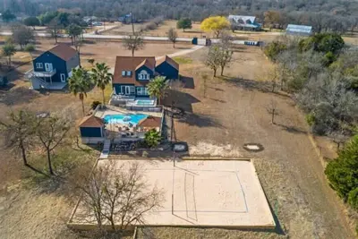 Image de Expansive 5-Acre Oasis w/ Pool, Spa & Games