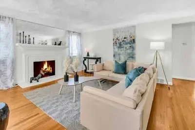 Image de New! Grosse Pointe/Detroit 3br | Sleeps 8 | Yard