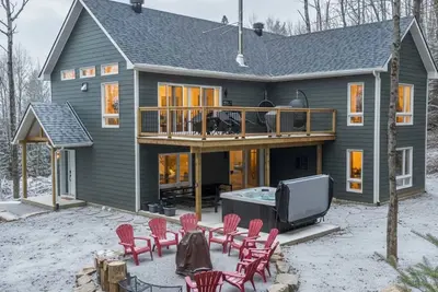 Image de Spa et Table de Billard | Chalet D-tente