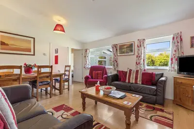 Image de Poppy at Gorslwyd - Sound Retreat