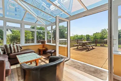 Image de Hedgerow at Gorslwyd - Sound Retreat