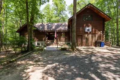 Image de Gorgeous Lakefront Escape - New Renovations!