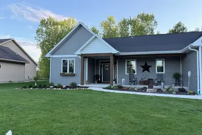 Image de Welcome 2026 Eaa travelers! Charming 3-bedroom house in Oshkosh with WiFi, Ac