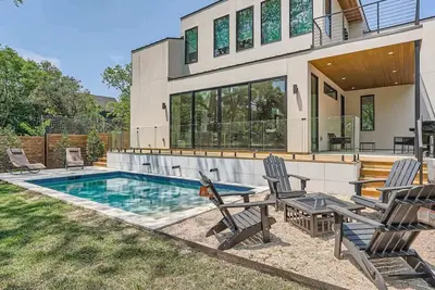 Image de SoCo Modern-Poolside Lux-Nightlife-Zilker-Sxsw-F1