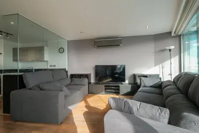 Image de Central 2 Bed Apartment in Ocean Village. Pools & Jacuzzi. Rock Views. Sleeps 4.