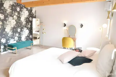 Image de Appartement 'Suite Nuptiale Dans Un Domaine' avec Terrasse Privée, Wi-Fi et Climatisation