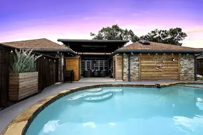 Image de Platinum Escape: Heated Pool, Spa, Game Room, Golf, and Infrared Sauna