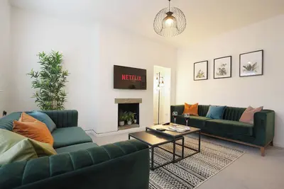 Image de The Lodge: stylish modern 3 bedroom home from home (3-6 beds) & free parking