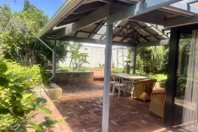 Image de Near Beach, Private, Garden