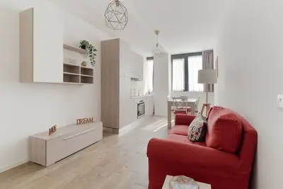Image de GuestHost - Cozy and bright 45m2 apartment located on the 1st floor of a building with a lift. The accommodation is located in a residential area of ​​the city: 300m from the house there is the tram stop #24 at the Via Ripamonti/Via Noto stop. You ca