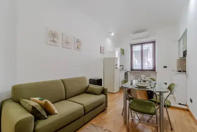 Image de Charming 50 sqm apartment, able to accommodate up to 4 people, located on the first floor of a period building without a lift. The property is located in the San Salvario district, in a well-served residential area convenient for reaching all the main att