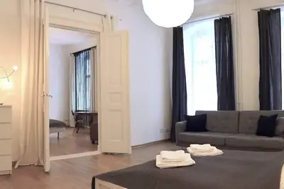 Image de Elegant 4 Room Apartment with 2 Bathrooms