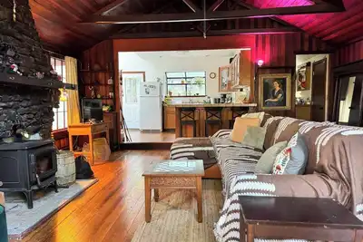 Image de Cabin Retreat! 2-Br w/ Pvt Deck in Camp Meeker