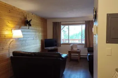 Image de Deluxe 3 Bedroom 2 Bathroom Top Floor Condo