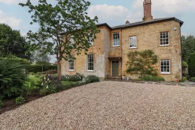 Image de The Old Vicarage, pet friendly, with a garden in Merriott