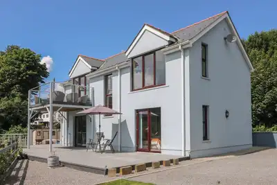 Image de 1 Bryn Beudy, pet friendly, with hot tub in Wisemans Bridge