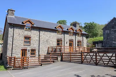 Image de Gwernffridd, with open fire in Llanbrynmair