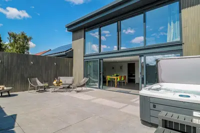 Image de Number 7, pet friendly, with hot tub in Bishop Sutton