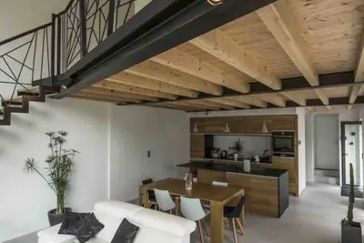 Image de Maison à la campagne avec grand jardin et piscine